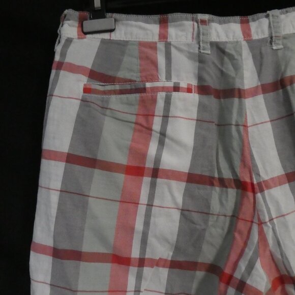 Reversible Plaid Shorts | size 36 | Button and Zipper Closure | Pockets - Picture 9 of 16